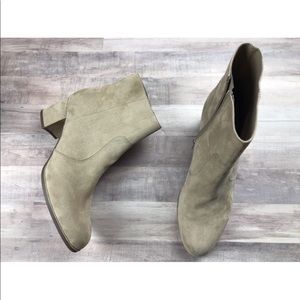 {Unisa} Ungale taupe suede block heel bootie 9.5M